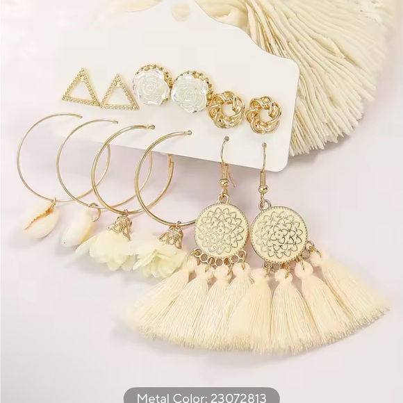 Gold and Cream Filigree Tassel Earrings
0431 - Picture 7 of 7